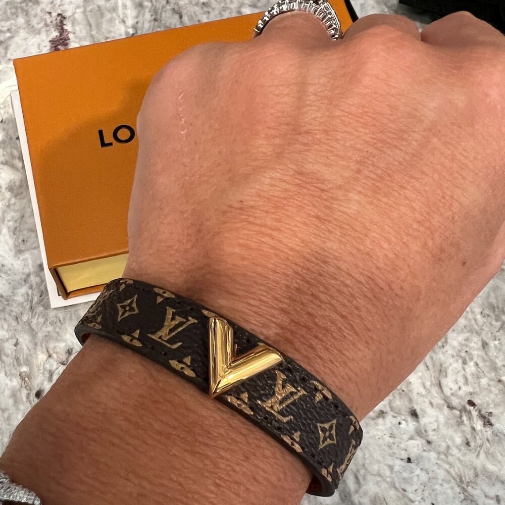 Louis Vuitton Essential V Bracelet (LVXX014) - Picture 4 of 4